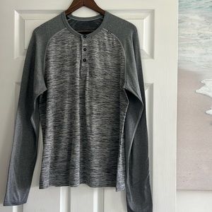 Men’s gray Lululemon long sleeve